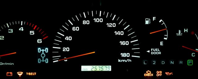 1998 Toyota Hilux Surf JDM car for sale — photo 21 of 24