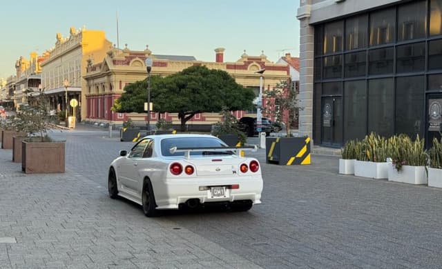 1999 Nissan Skyline JDM car for sale — photo 2 of 10