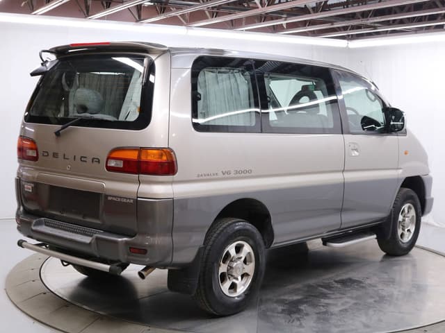 1997 Mitsubishi Delica JDM car for sale — photo 7 of 25