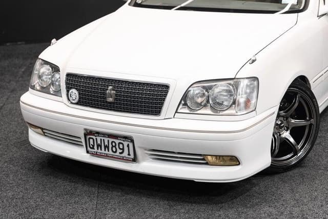 2000 Toyota Crown JDM car for sale — photo 2 of 18