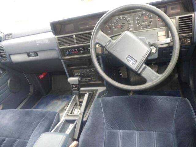 1989 Nissan Skyline JDM car for sale — photo 3 of 8