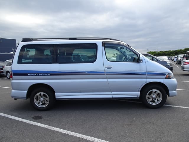 1999 Toyota Regius JDM car for sale — photo 6 of 25