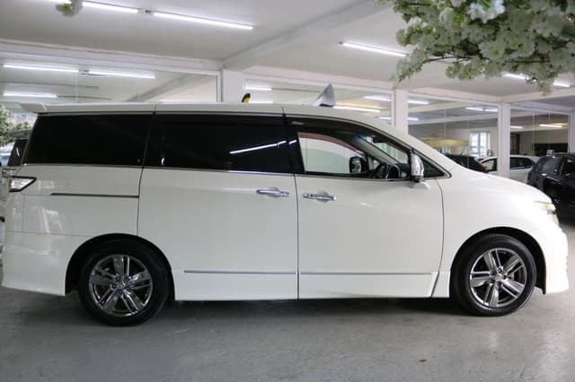 2010 Nissan Elgrand JDM car for sale — photo 5 of 25