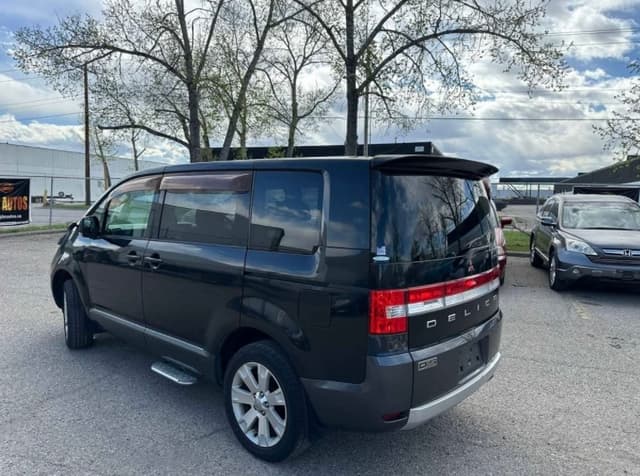 2007 Mitsubishi Delica JDM car for sale — photo 5 of 13