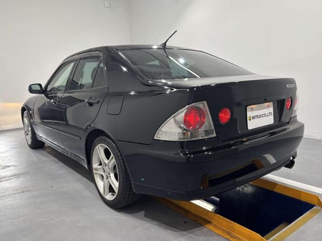 2000 Toyota Altezza JDM car for sale — photo 4 of 10