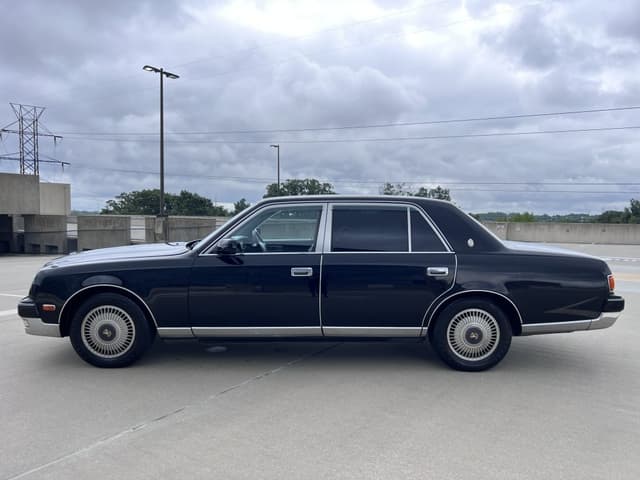1996 Toyota Century JDM car for sale — photo 5 of 10