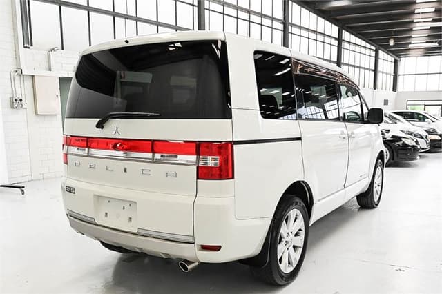 2008 Mitsubishi Delica JDM car for sale — photo 13 of 23