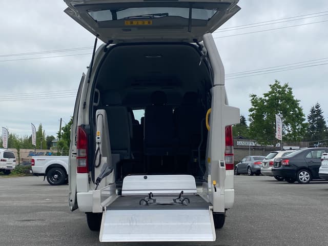 2006 Toyota HiAce JDM car for sale — photo 12 of 17