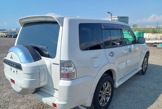 2009 Mitsubishi Pajero JDM car for sale — photo 5 of 25