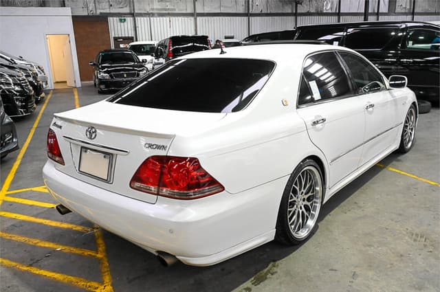 2007 Toyota Crown JDM car for sale — photo 12 of 25