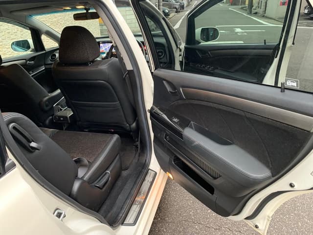 2004 Honda Odyssey JDM car for sale — photo 18 of 22