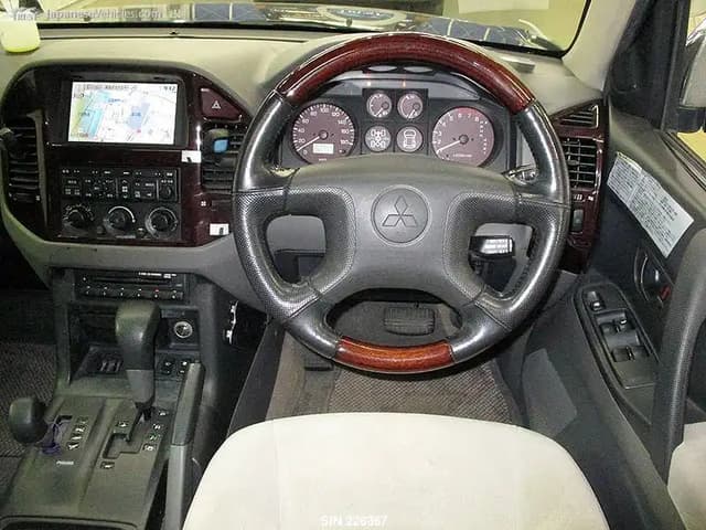2000 Mitsubishi Pajero JDM car for sale — photo 5 of 9