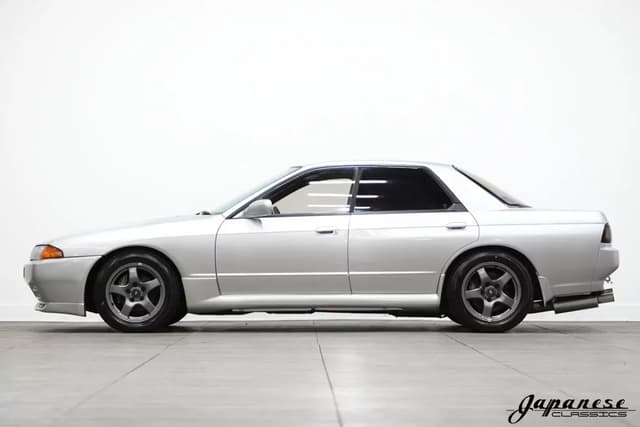 1992 Nissan Skyline JDM car for sale — photo 4 of 25