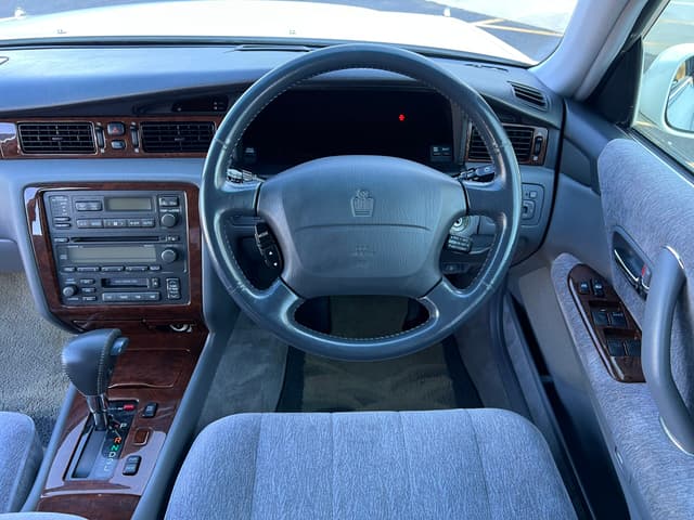 1998 Toyota Crown JDM car for sale — photo 16 of 25