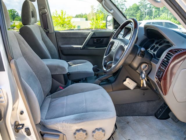 2001 Mitsubishi Pajero JDM car for sale — photo 12 of 18