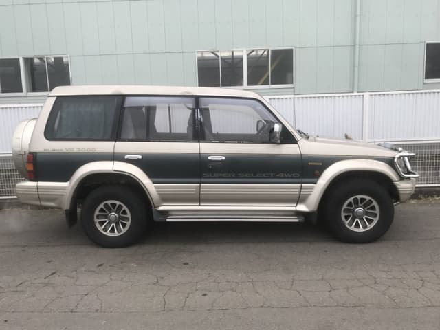 1992 Mitsubishi Pajero JDM car for sale — photo 4 of 5