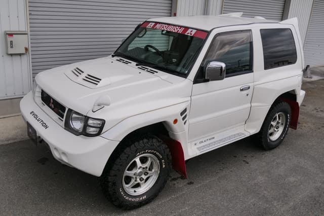 1997 Mitsubishi Pajero JDM car for sale — photo 10 of 25