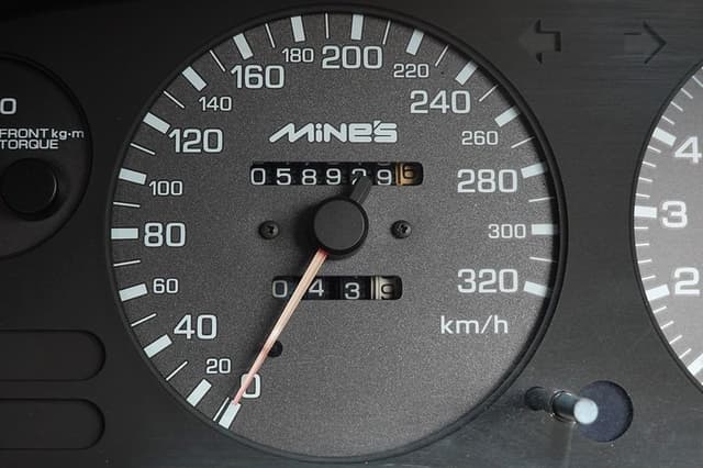 Nissan Skyline JDM car for sale — photo 23 of 25