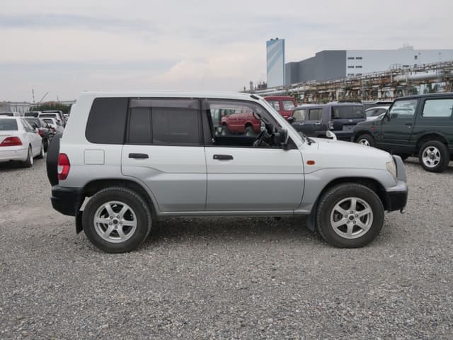 1999 Mitsubishi Pajero JDM car for sale — photo 4 of 25
