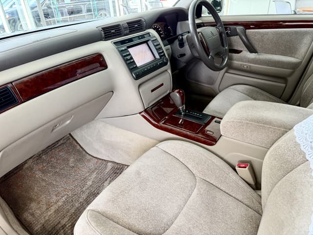 2000 Toyota Crown JDM car for sale — photo 5 of 6