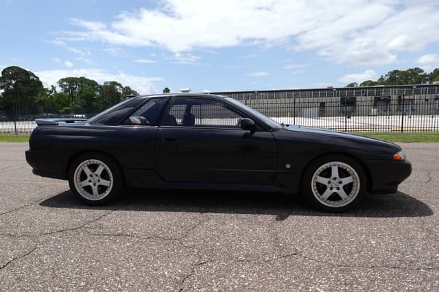 1989 Nissan Skyline JDM car for sale — photo 6 of 20