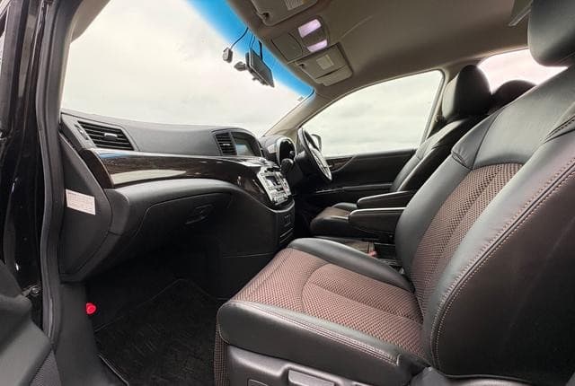 2010 Nissan Elgrand JDM car for sale — photo 14 of 25
