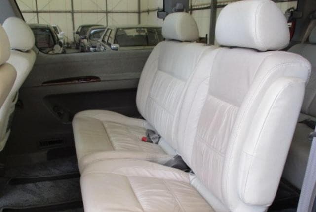 2002 Nissan Elgrand JDM car for sale — photo 17 of 21