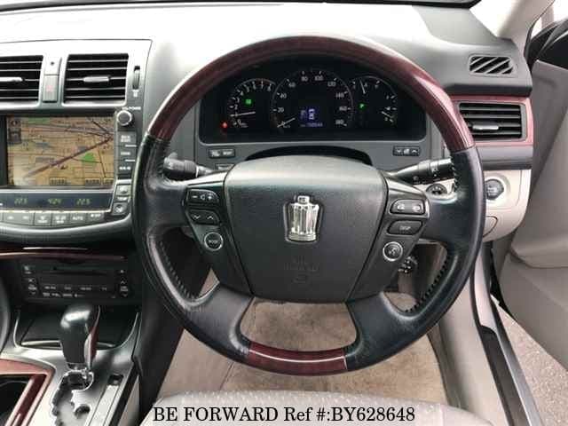 2009 Toyota Crown JDM car for sale — photo 3 of 8