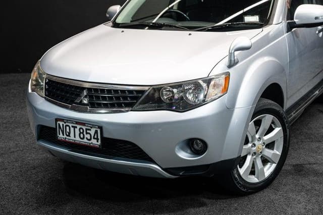 2010 Mitsubishi Outlander JDM car for sale — photo 6 of 18