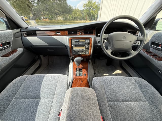 1998 Toyota Crown JDM car for sale — photo 19 of 21