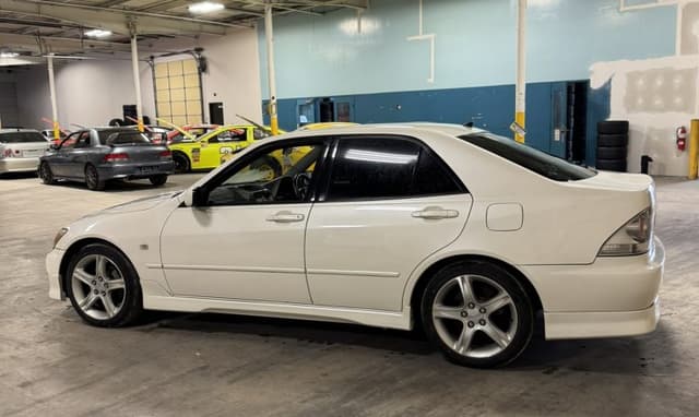 1999 Toyota Altezza JDM car for sale — photo 12 of 25