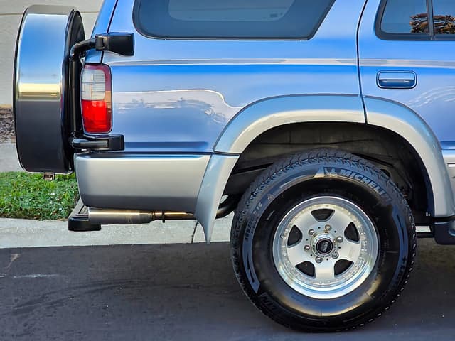1996 Toyota Hilux Surf JDM car for sale — photo 24 of 25