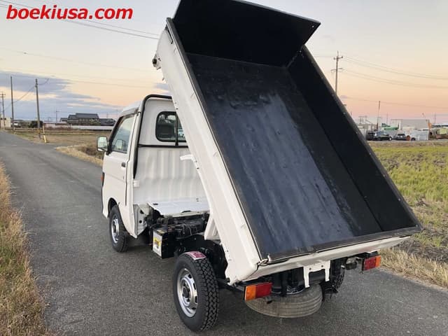 1997 Daihatsu Hijet JDM car for sale — photo 3 of 11