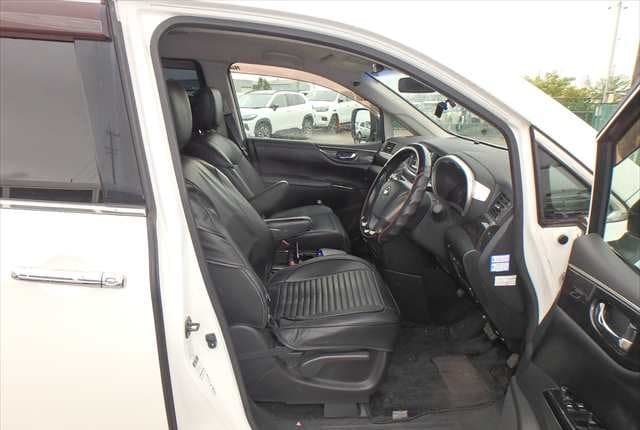 2011 Nissan Elgrand JDM car for sale — photo 24 of 25