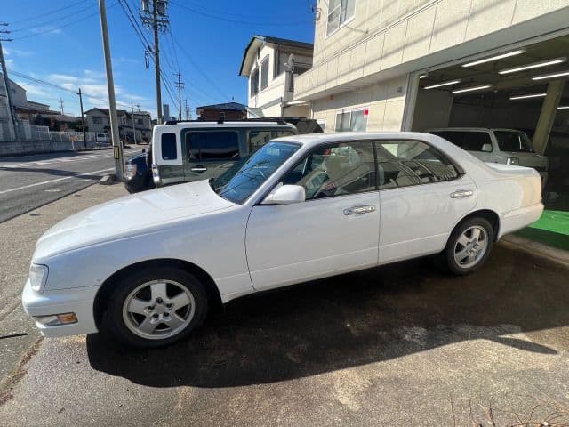 1995 Nissan Gloria JDM car for sale — photo 10 of 25