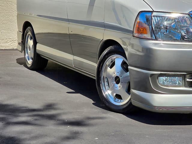 2000 Toyota Grand Hiace JDM car for sale — photo 2 of 25