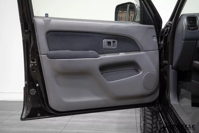 1999 Toyota Hilux Surf JDM car for sale — photo 17 of 25