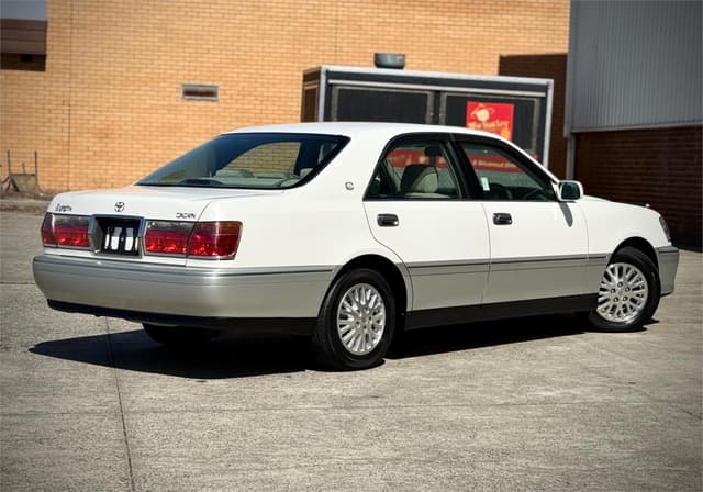 2000 Toyota Crown JDM car for sale — photo 7 of 25