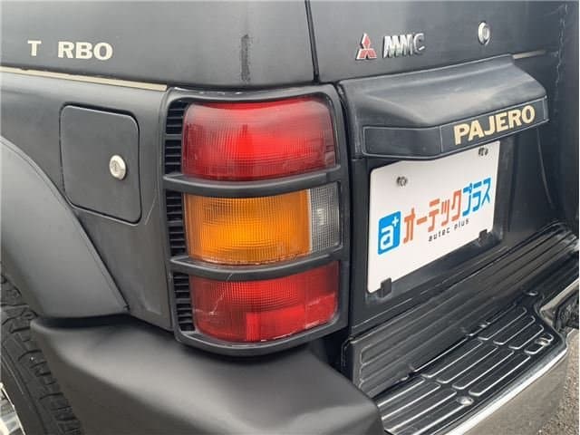 1992 Mitsubishi Pajero JDM car for sale — photo 4 of 25
