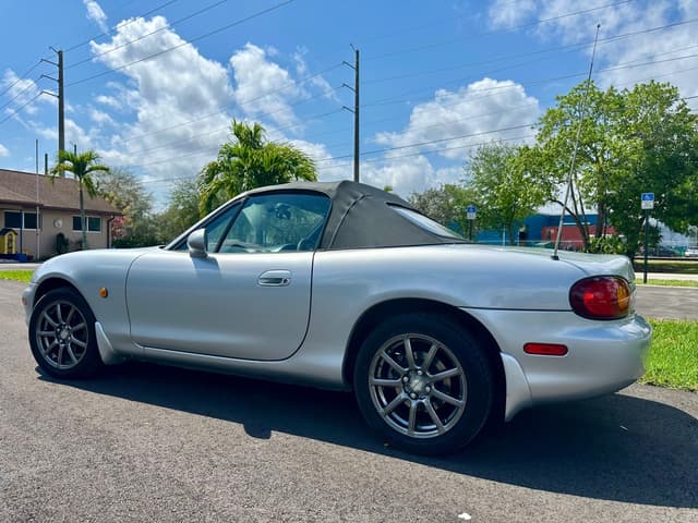 1998 Mazda Roadster (Eunos Roadster / MX-5) JDM car for sale — photo 7 of 14