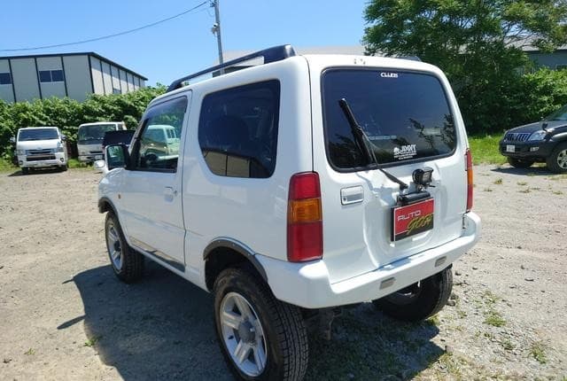 2008 Suzuki Jimny JDM car for sale — photo 9 of 25