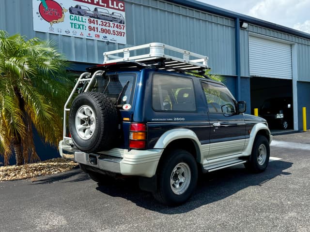 1995 Mitsubishi Pajero JDM car for sale — photo 9 of 21
