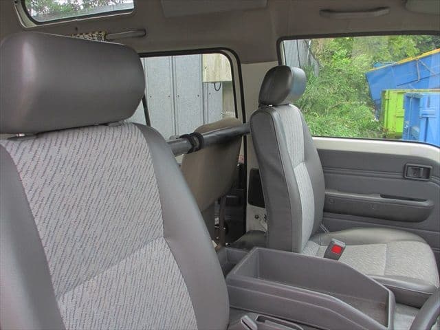 1999 Nissan Caravan JDM car for sale — photo 10 of 25