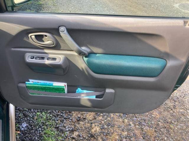 2001 Suzuki Jimny JDM car for sale — photo 12 of 17