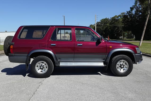 1993 Toyota Hilux Surf JDM car for sale — photo 4 of 17