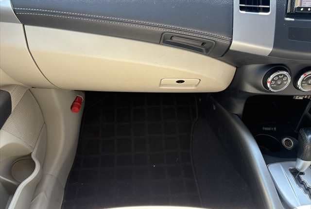 2011 Mitsubishi Outlander JDM car for sale — photo 12 of 18