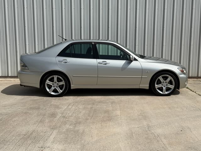 1999 Toyota Altezza JDM car for sale — photo 2 of 21