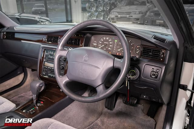 1997 Toyota Crown JDM car for sale — photo 13 of 25