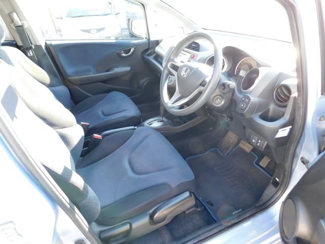 2009 Honda Fit JDM car for sale — photo 4 of 7