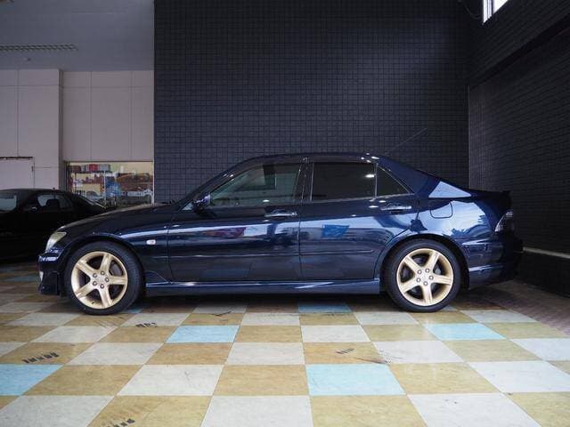 2001 Toyota Altezza JDM car for sale — photo 11 of 20